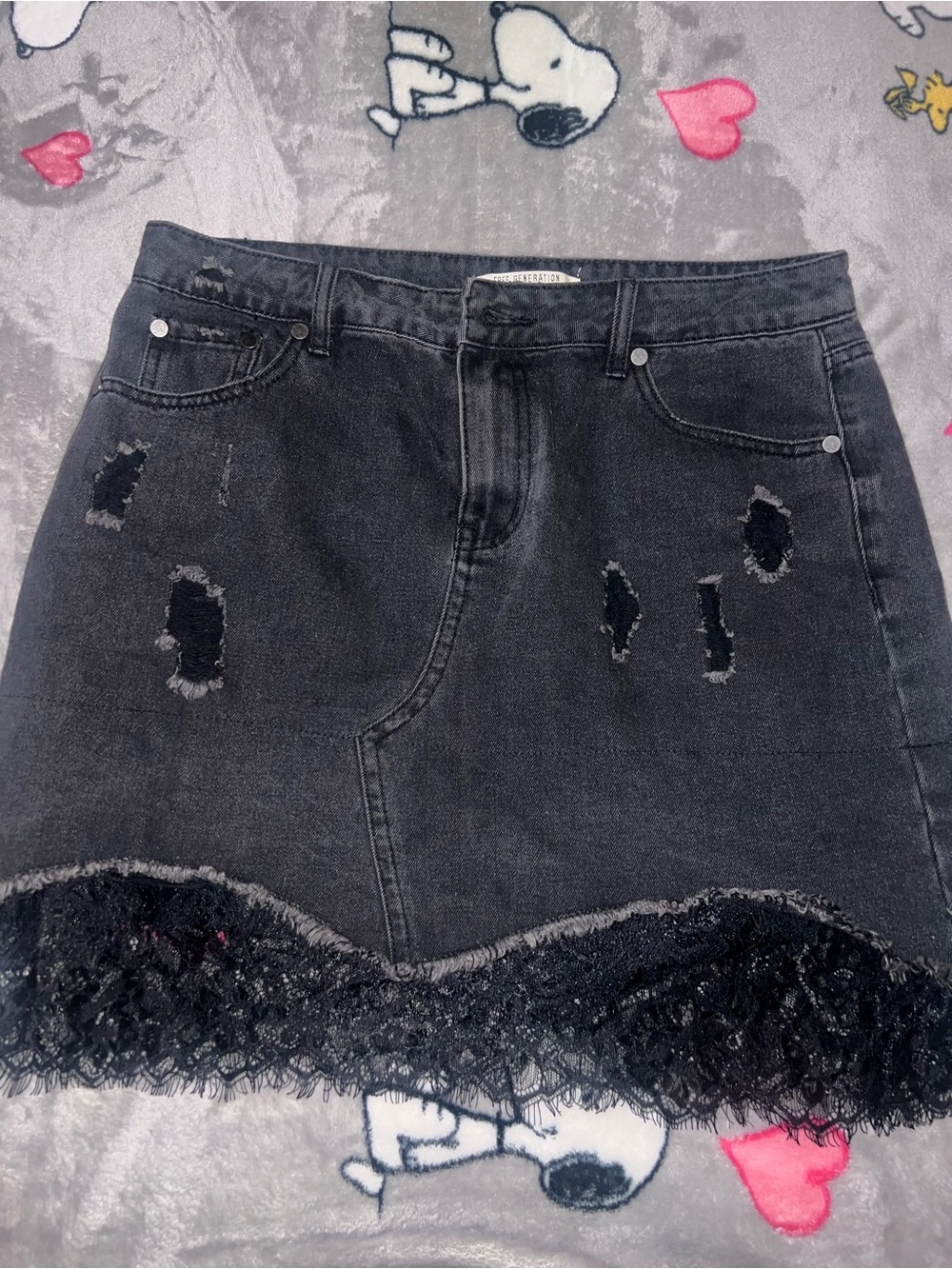 Romeo & Juliet Couture Women's Distressed Lace-Trim Denim Mini Skirt - Picture 2 of 4